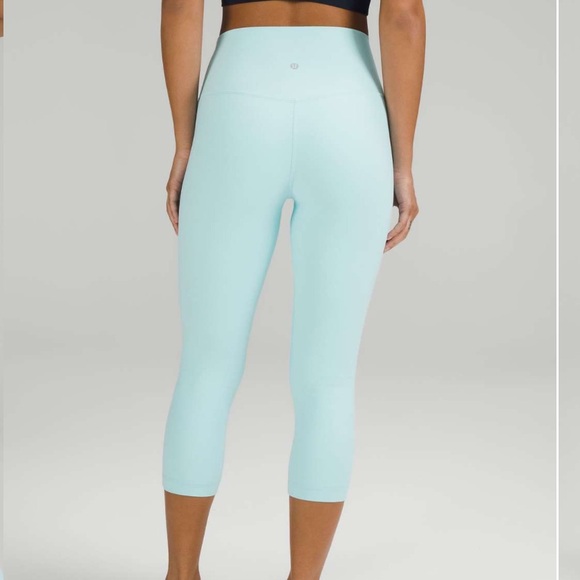 Lululemon High-Rise Crop Align 21” leggings in icing blue & large shopping bag - Picture 5 of 11